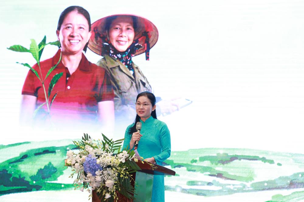 Bà Tôn Ngọc Hạnh, Ủy viên dự khuyết Ban Chấp hành Trung ương Đảng, Phó Chủ tịch Hội LHPN Việt Nam  phát biểu chỉ đạo tại Hội nghị. Ảnh: Nestlé
