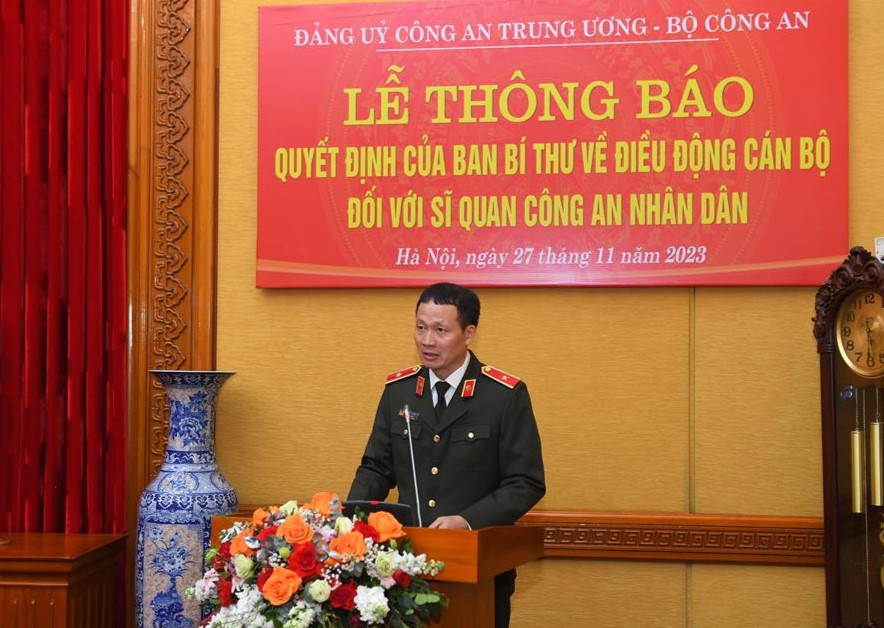 Thiếu tướng Vũ Hồng Văn phát biểu đáp từ. Ảnh: Bộ Công an