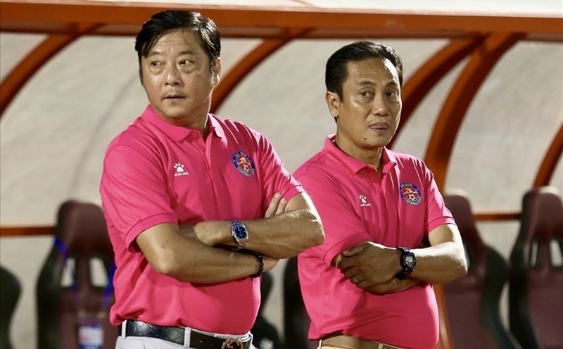 Huấn luyện viên Phùng Thanh Phương (phải) cùng Lê Huỳnh Đức ở Sài Gòn FC. Ảnh: VPF