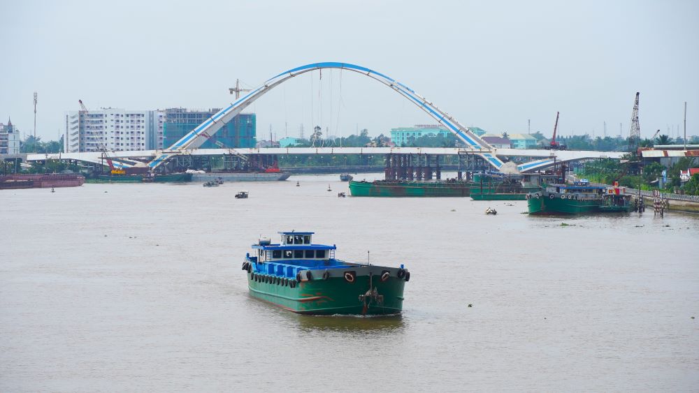 Cầu Trần Hoàng Na bắc qua sông Cần Thơ nối hai quận Ninh Kiều và Cái Răng, với tổng vốn đầu tư hơn 791 tỉ đồng đã đang trong quá trình tiến về đích.