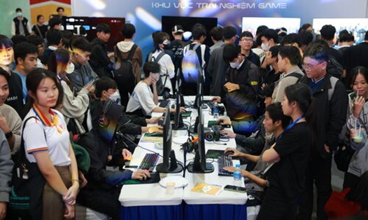 Người hâm mộ game Việt Nam tham gia trải nghiệm tại khu vực trải nghiệm game Hàn Quốc. Ảnh: BTC