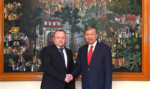 Bộ trưởng Tô Lâm và Chủ tịch Volkov Alekxey Aleksandrovich. Ảnh: Bộ Công an