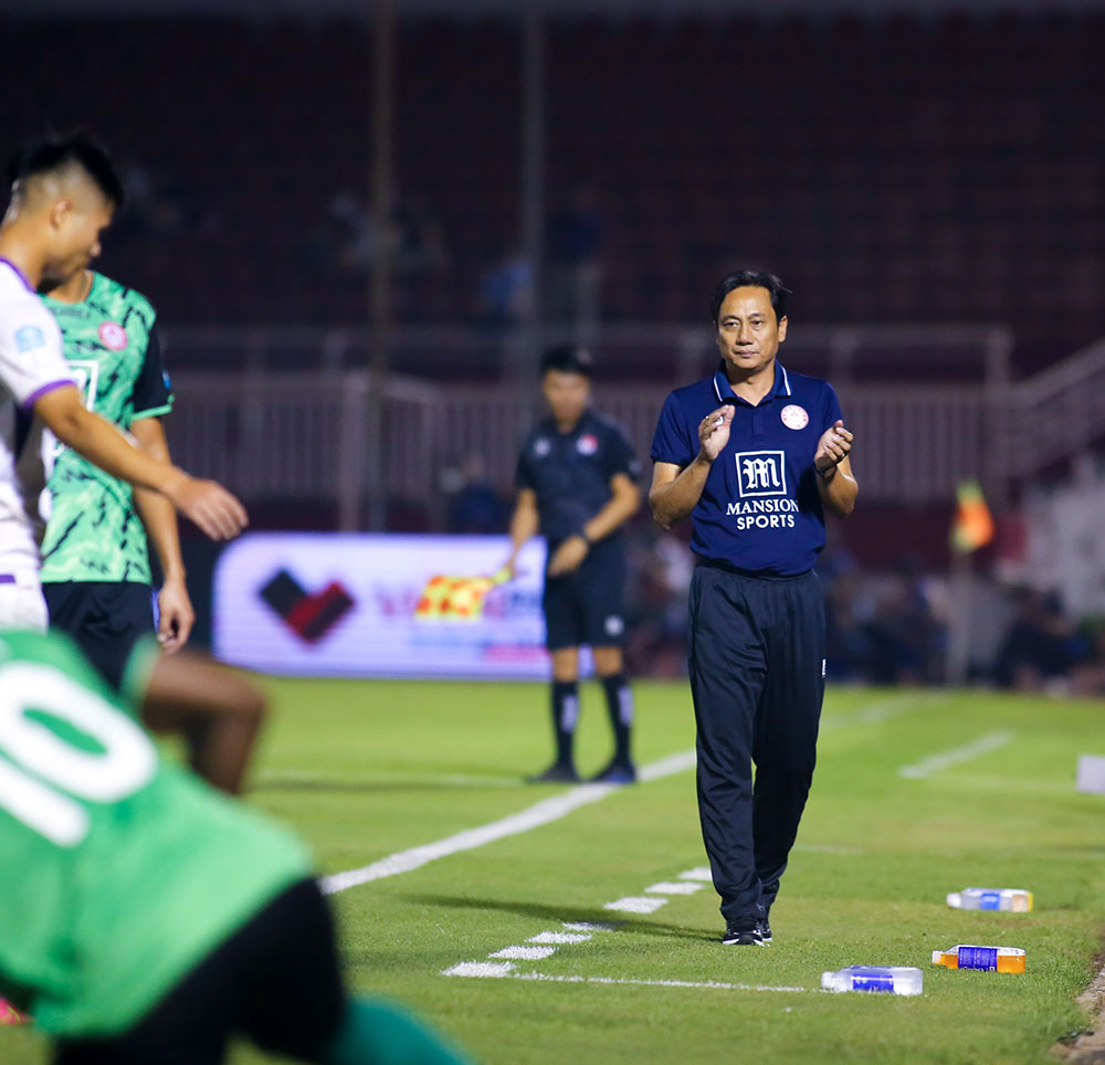 Trận đấu gây chú ý khi đây là màn ra mắt của huấn luyện viên tạm quyền Phùng Thanh Phương cùng câu lạc bộ TPHCM.