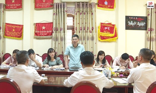 Cán bộ, công chức xã Vĩnh Ngọc (huyện Đông Anh, Hà Nội) tại một buổi làm việc trong năm 2023. Ảnh: Hanoi.gov.vn