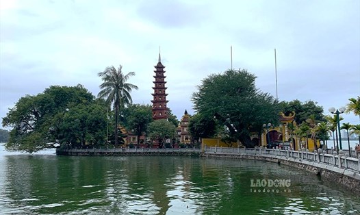 Chùa Trấn Quốc - một trong những danh lam thắng cảnh nổi tiếng ở Hà Nội. Ảnh: T.Vương
