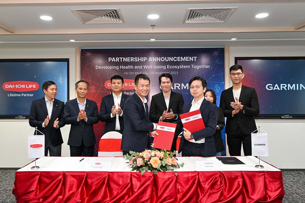 Dai-ichi Life Việt Nam và Garmin Việt Nam chính thức kí kết hợp tác chiến lược xây dựng hệ sinh thái chăm sóc sức khỏe và hạnh phúc. Ảnh: Dai-ichi Life