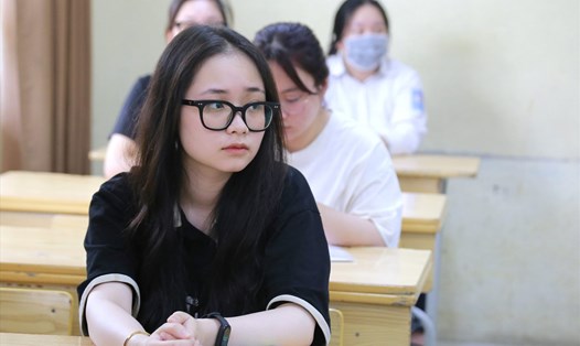 Học sinh ngóng chờ phương án thi tốt nghiệp THPT năm 2025. Ảnh: Minh Hà
