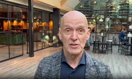 Ông Piet Fortuin - Chủ tịch Công đoàn Thiên chúa giáo Hà Lan (CNV) gửi thông điệp video chúc mừng Đại hội (ảnh cắt từ video). Ảnh: B.Đ.N
