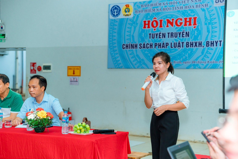Chủ tịch Công đoàn Công ty TNHH GGS Việt Nam Vũ Thị Sâm phát biểu tại hội nghị tuyên truyền chính sách pháp luật. Ảnh: NVCC