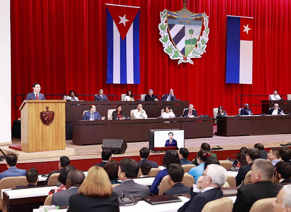 Chủ tịch Quốc hội Vương Đình Huệ dự và phát biểu tại Phiên họp đặc biệt của Quốc hội Cuba khóa X, lễ kỷ niệm 62 năm Chiến thắng Giron. Ảnh: VPQH