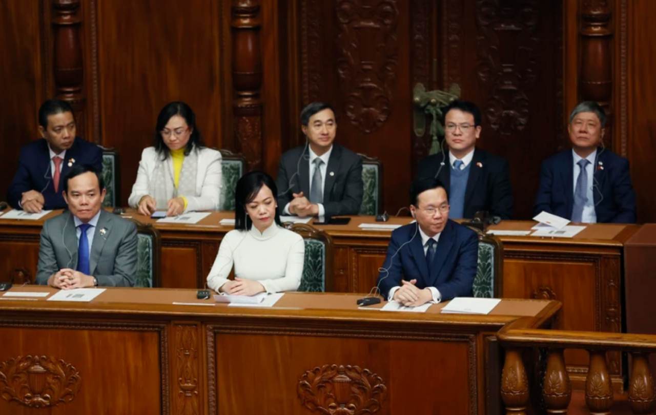 Chủ tịch nước Võ Văn Thưởng cùng Phu nhân và đoàn đại biểu cấp cao Việt Nam dự phiên họp của Quốc hội Nhật Bản. Ảnh: TTXVN