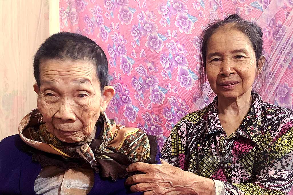 Cụ Cơ và con gái Nguyễn Thị Hạt (74 tuổi).