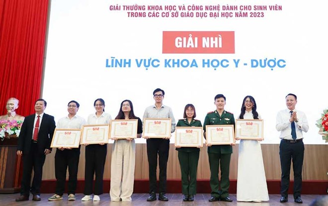 2023 - Sinh viên Đại học Duy Tân giành giải thưởng Nghiên cứu Khoa học cấp Bộ 2023 Duy-Tan-1