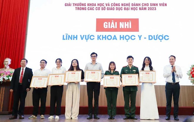 Giao lưu văn hóa ASEAN - Hàn Quốc thu hút giới trẻ Duy-Tan-1