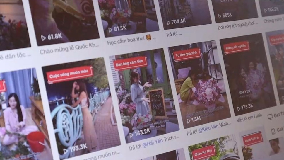 Giới trẻ ngày càng chuộng lướt mạng xã hội đọc tin tức