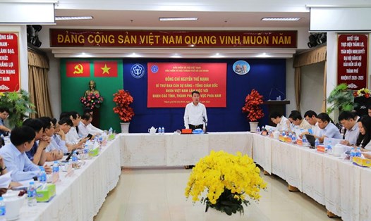Tổng Giám đốc BHXH Việt Nam Nguyễn Thế Mạnh phát biểu tại buổi làm việc. Ảnh: Đức Trần