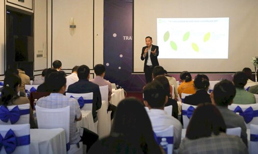 UBND tỉnh Đắk Nông vừa tổ chức Khóa tập huấn trang bị kỹ năng chuyển đổi số cho gần 150 doanh nghiệp, hợp tác xã. Ảnh: Lê Dung