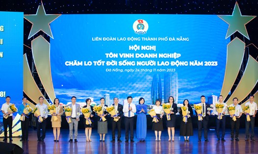46 doanh nghiệp tại Đà Nẵng được vinh danh trong “Hội nghị tôn vinh Doanh nghiệp chăm lo tốt đời sống người lao động năm 2023”. Ảnh: Văn Trực