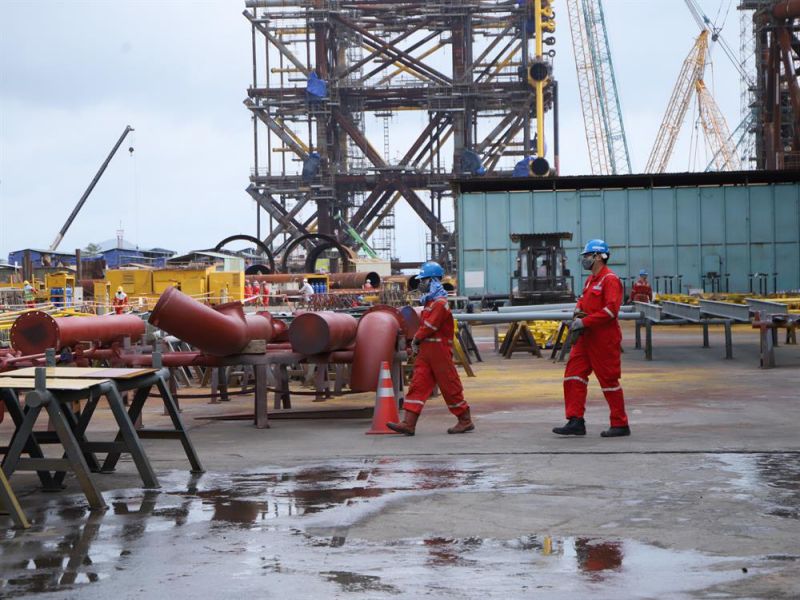 Hình ảnh công nhân ngành dầu khí. Ảnh: Trần Vương