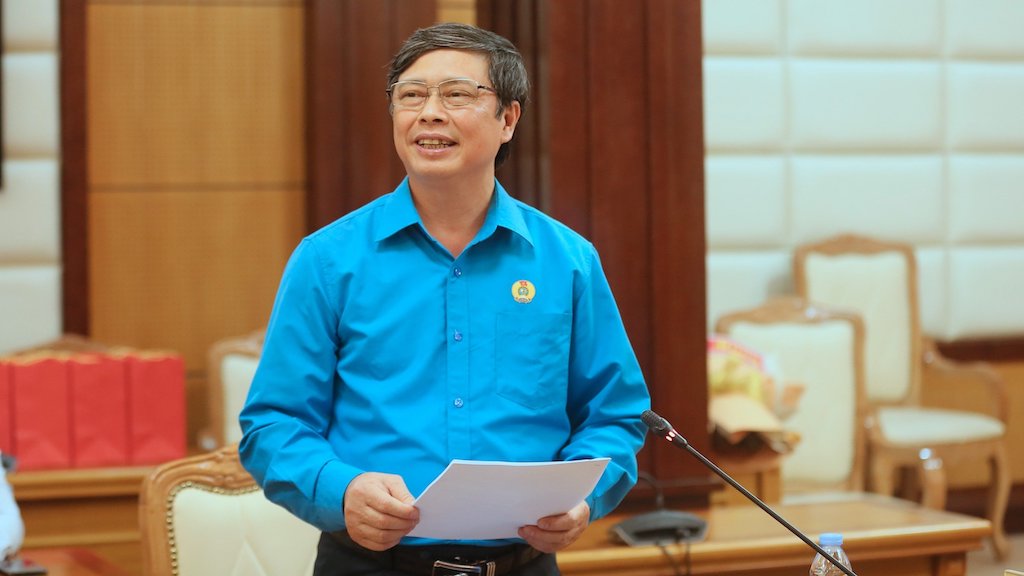 Chủ tịch Liên đoàn Lao động tỉnh Bắc Giang Nguyễn Văn Cảnh báo cáo về công tác chuẩn bị tham gia Đại hội XIII Công đoàn Việt Nam.