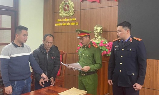 Cơ quan Cảnh sát điều tra Công an tỉnh Lai Châu công bố Lệnh bắt, giữ người trong trường hợp khẩn cấp đối với Nguyễn Đình Hạnh. Ảnh: Cổng TTĐT Bộ Công an