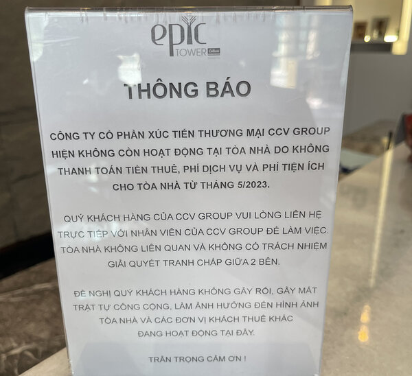 Thông báo của toà nhà Epic Tower. Ảnh: PV Lao Động