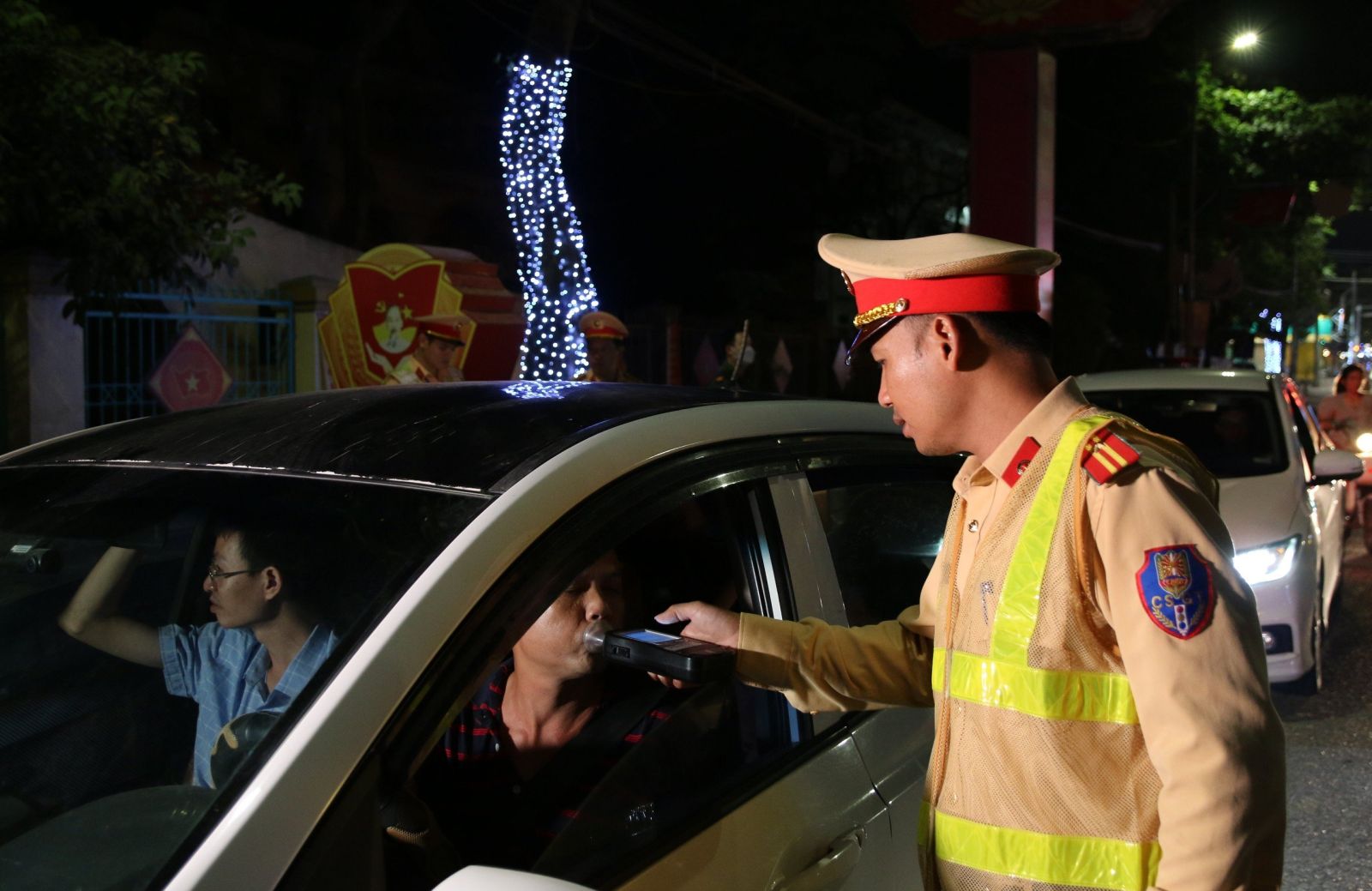 Bộ C&ocirc;ng an trả lời trường hợp được dừng &ocirc;t&ocirc; thổi nồng độ cồn