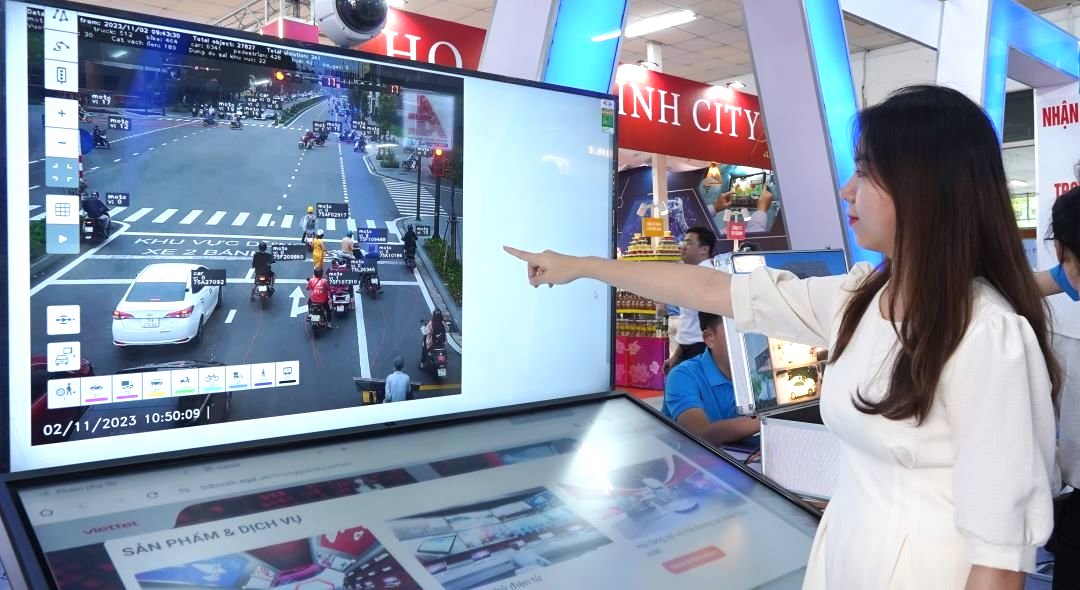 Hệ thống camera giao thông thông minh tốc độ cao, xử lí thông tin bằng trí tuệ nhân tạo (AI). Ảnh: Yến Phương