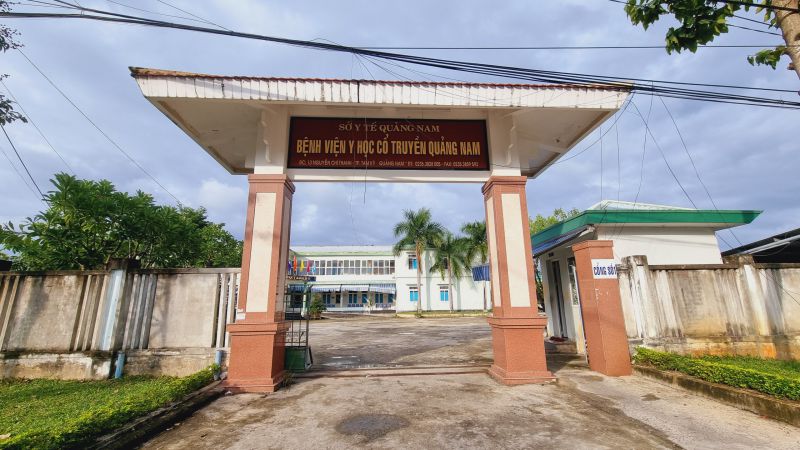 Thu nhập NLĐ ở Bệnh viện YHCT tỉnh Quảng Nam từng thuộc tốp đầu ngành Y tế toàn tỉnh năm 2019, nhưng hiện đã bị nợ lương 4 tháng. Ảnh Hoàng Bin.