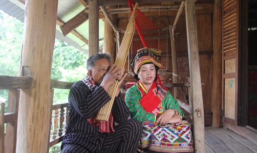 Khèn bè sử dụng trong hát dân ca dân tộc Lào. Ảnh: Anh Vũ