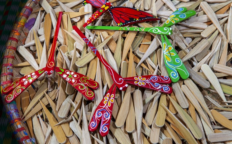 Sản phẩm quà tặng chuồn chuồn tre Thạch Xá (Hà Nội). Ảnh: Thái A