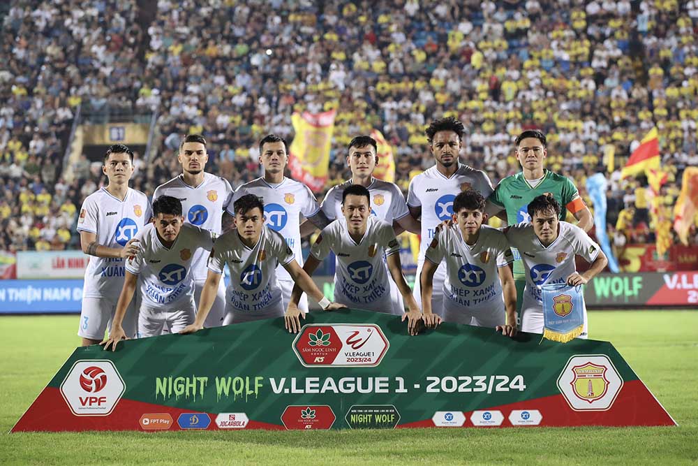 Tiếp đón đội bóng bị đánh giá thấp hơn là câu lạc bộ TPHCM trên sân nhà, Nam Định đặt mục tiêu giành trọn 3 điểm để tiếp tục dẫn đầu bảng xếp hạng V.League 2023-2024.