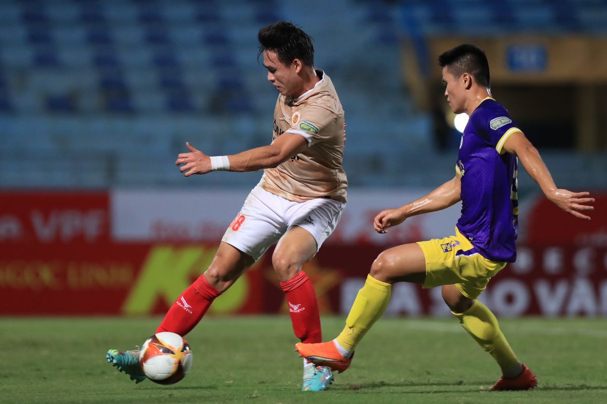 Hà Nội FC hoàn toàn bất lực trong việc tìm đường vào khung thành của thủ môn Filip Nguyễn và chịu thất bại 0-2 trước Công an Hà Nội.