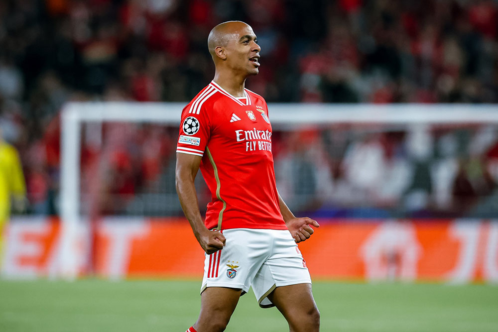 Mario ghi hattrick cho Benfica trong hiệp 1. Ảnh: Benfica