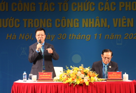 Đại tá Nguyễn Đình Đức - Uỷ viên Đoàn Chủ tịch Tổng LĐLĐVN, Trưởng Ban Công đoàn Quốc phòng phát biểu tại Diễn đàn số 2. Ảnh: Hà Anh