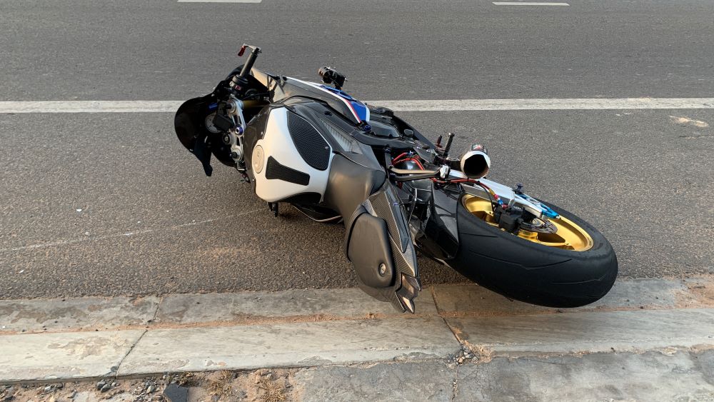 Một vụ tai nạn xe môtô phân khối lớn ở Bình Thuận. Ảnh: Duy Tuấn
