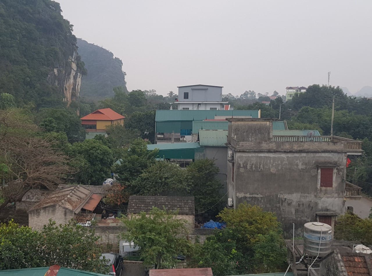 284 hộ dân tại xã Ninh Xuân nằm trong diện phải giải phóng mặt bằng để thực hiện dự án nhưng đã 15 năm trôi qua vẫn chưa thể di dơi được. Ảnh: Nguyễn Trường