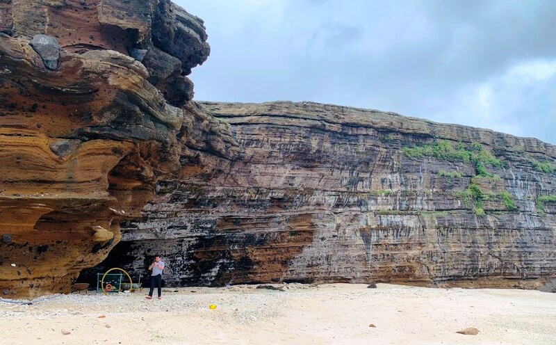 Thắng cảnh Hang Cau ở đảo Lý Sơn. Ảnh: Ngọc Viên