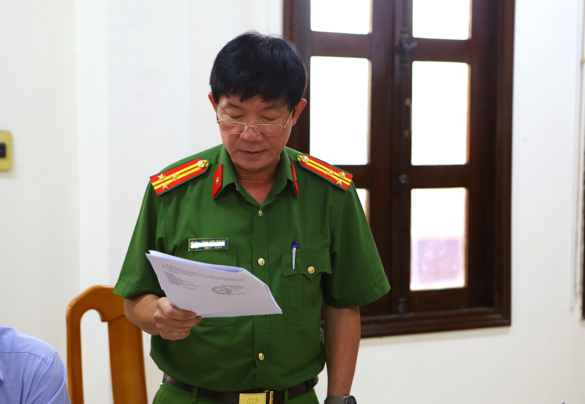 Thượng tá Trần Long Khánh - Trưởng Công an TP. Phan Thiết thông tin về 4 vụ vỡ hụi trên địa bàn. Ảnh: Duy Tuấn