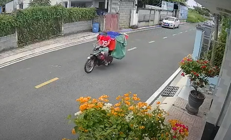 Nam shipper ở TPHCM bị kẻ gian trộm xe máy cùng 34 đơn hàng