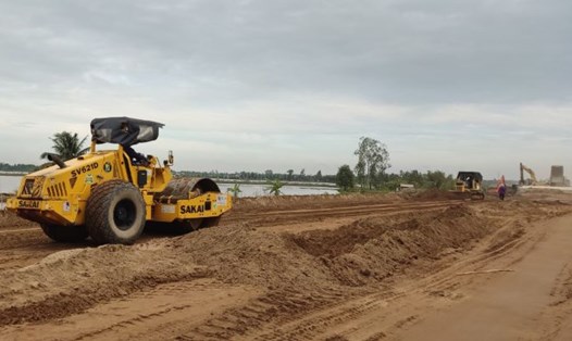 Dự án Cao tốc Mỹ Thuận - Cần Thơ còn thiếu 44.000 m3 cát. Ảnh: Tạ Quang