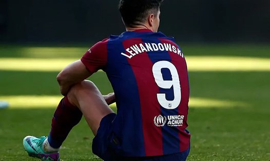 Phong độ của Robert Lewandowski ở Barcelona đang sa sút trầm trọng so với mùa trước.   Ảnh: AFP 