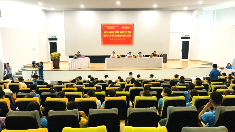 Nhiều buổi đối thoại giữa giai cấp công nhân với lãnh đạo cấp ủy, chính quyền tỉnh Quảng Nam được Công đoàn tổ chức, góp phần tháo gỡ vướng mắc trong đời sống CNLĐ. Ảnh: Hoàng Bin.