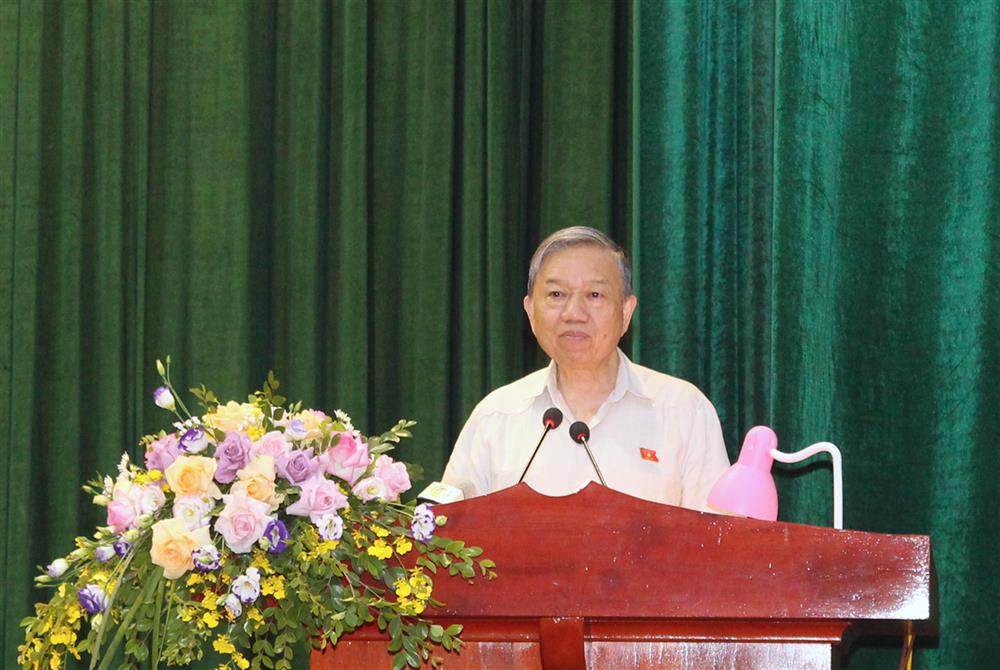 Bộ trưởng Tô Lâm phát biểu tại buổi tiếp xúc cử tri. Ảnh: Cổng TTĐT Bộ Công an