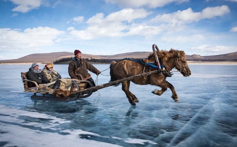 Hồ Khövsgöl Nuur như biến thành xứ sở băng tuyết vào mùa đông. Ảnh: Eternal Landscapes