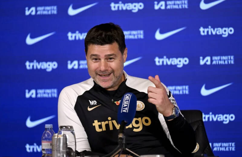 Pochettino trong buổi họp báo trước trận gặp Tottenham.   Ảnh: CFC 