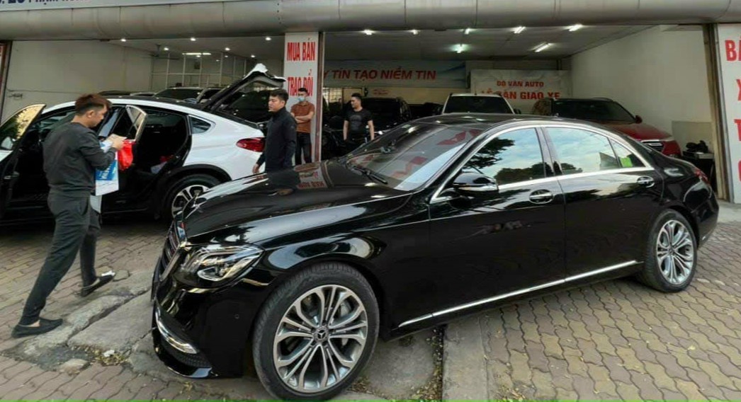 Nhiều cửa hàng ôtô cũ đã tấp nập trở lại. Ảnh: Minh Độ