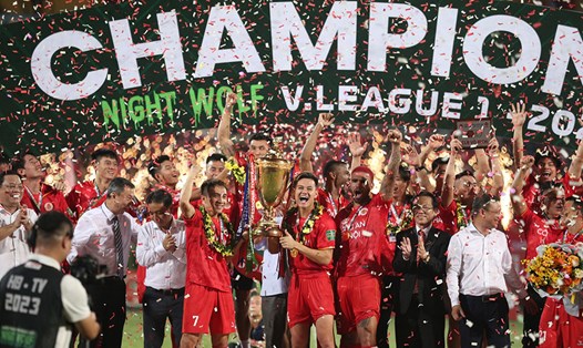 Câu lạc bộ Công an Hà Nội vô địch V.League 2023 với số tiền thưởng 5 tỉ đồng từ ban tổ chức. Ảnh: VPF
