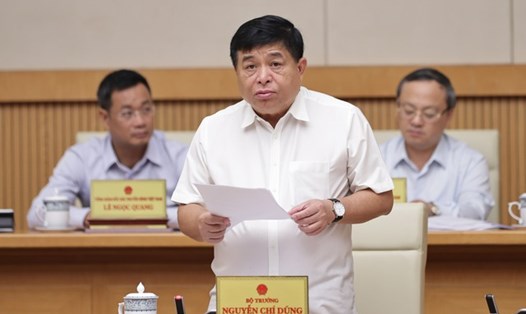 Bộ trưởng Nguyễn Chí Dũng báo cáo tại phiên họp Chính phủ thường kỳ tháng 10.2023. Ảnh: VGP