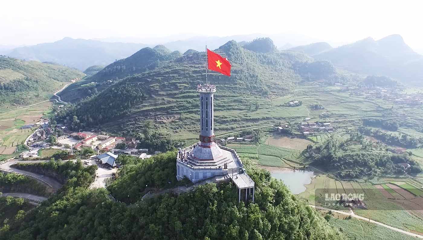 Cột cờ Lũng Cú tại xã Lũng Cú huyện Đồng Văn nơi khẳng định chủ quyền cực Bắc Tổ quốc được nhiều người ưa thích tìm đến.